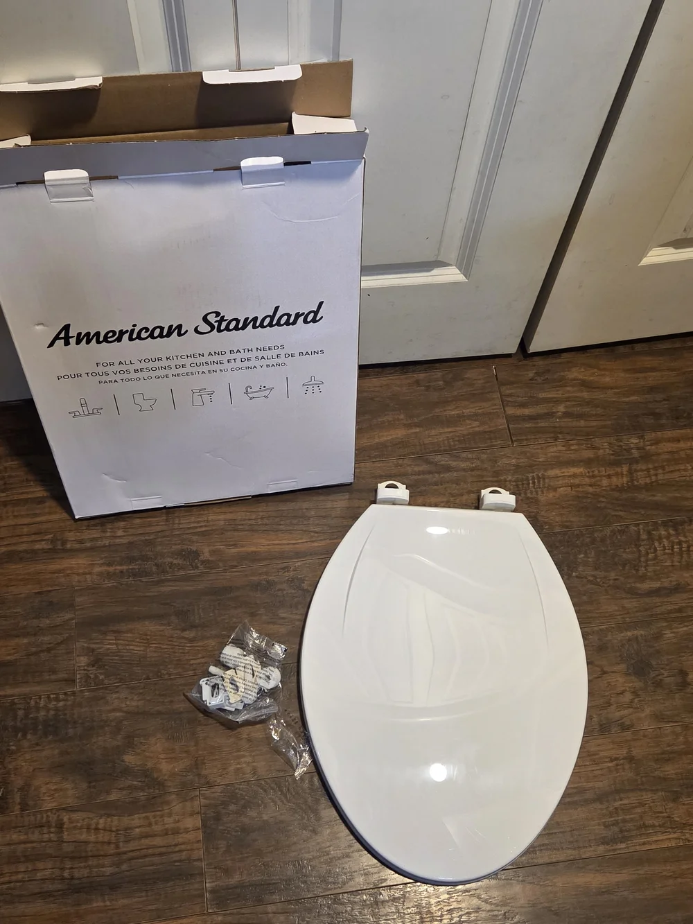 American Standard MightyTuff White Elongated Soft Close Toilet Seat